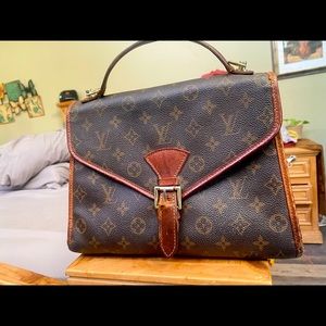 Gorgeous vintage piece